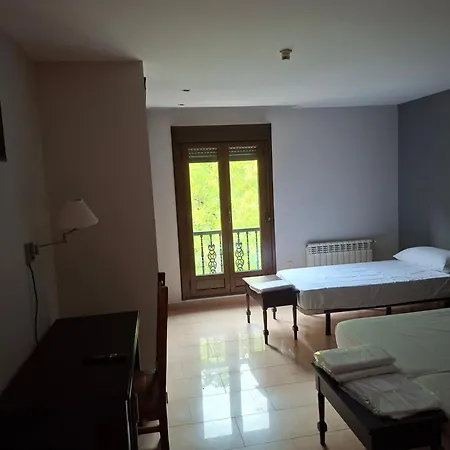 Hotel Restaurante Ribera Del Chicu 3*